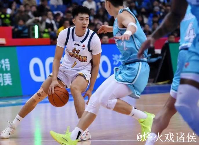 20分6篮板5助攻!CBA后卫新星爆发,或加盟广东宏远 20分6篮板5助攻!CBA后卫新星爆发,或加盟广东宏远